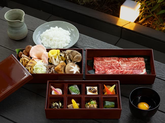 蔵部 銀座 ルーフトップテラスにて、 2025年10月1日（水）より『信州牛ときのこのすき焼き鍋コース＜90分飲み放題付き＞』の提供を開始！